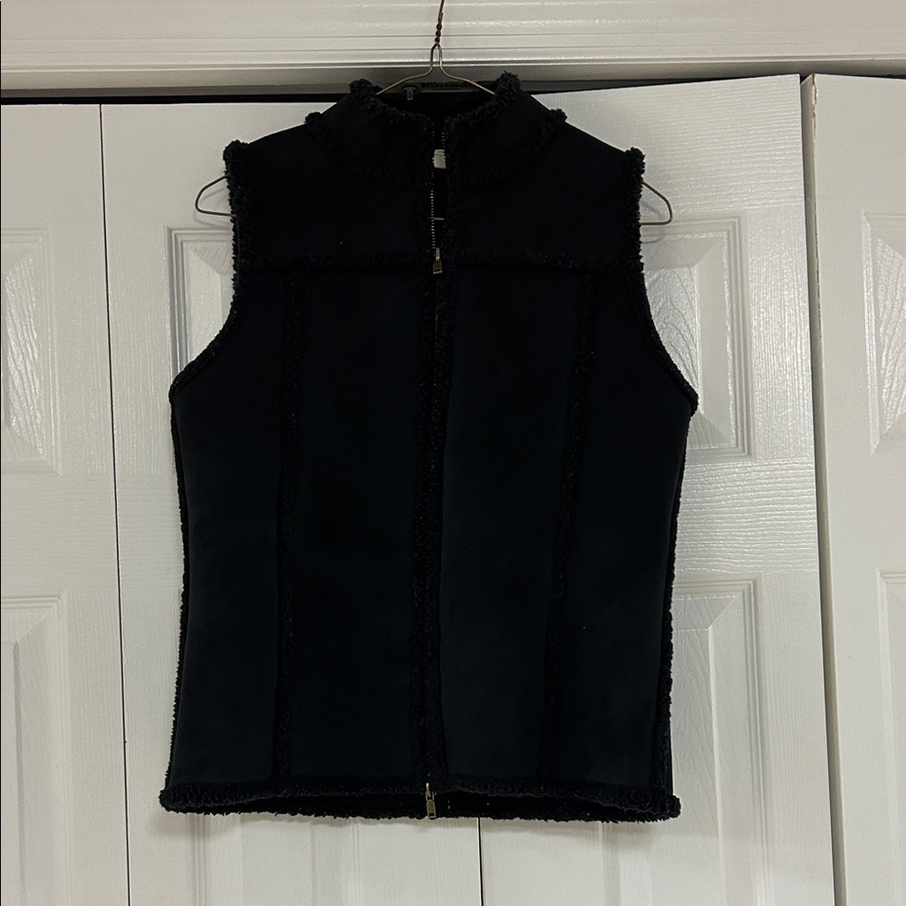 Liz Claiborne Black Sleeveless fuse, suede Sherpa‎ Vest